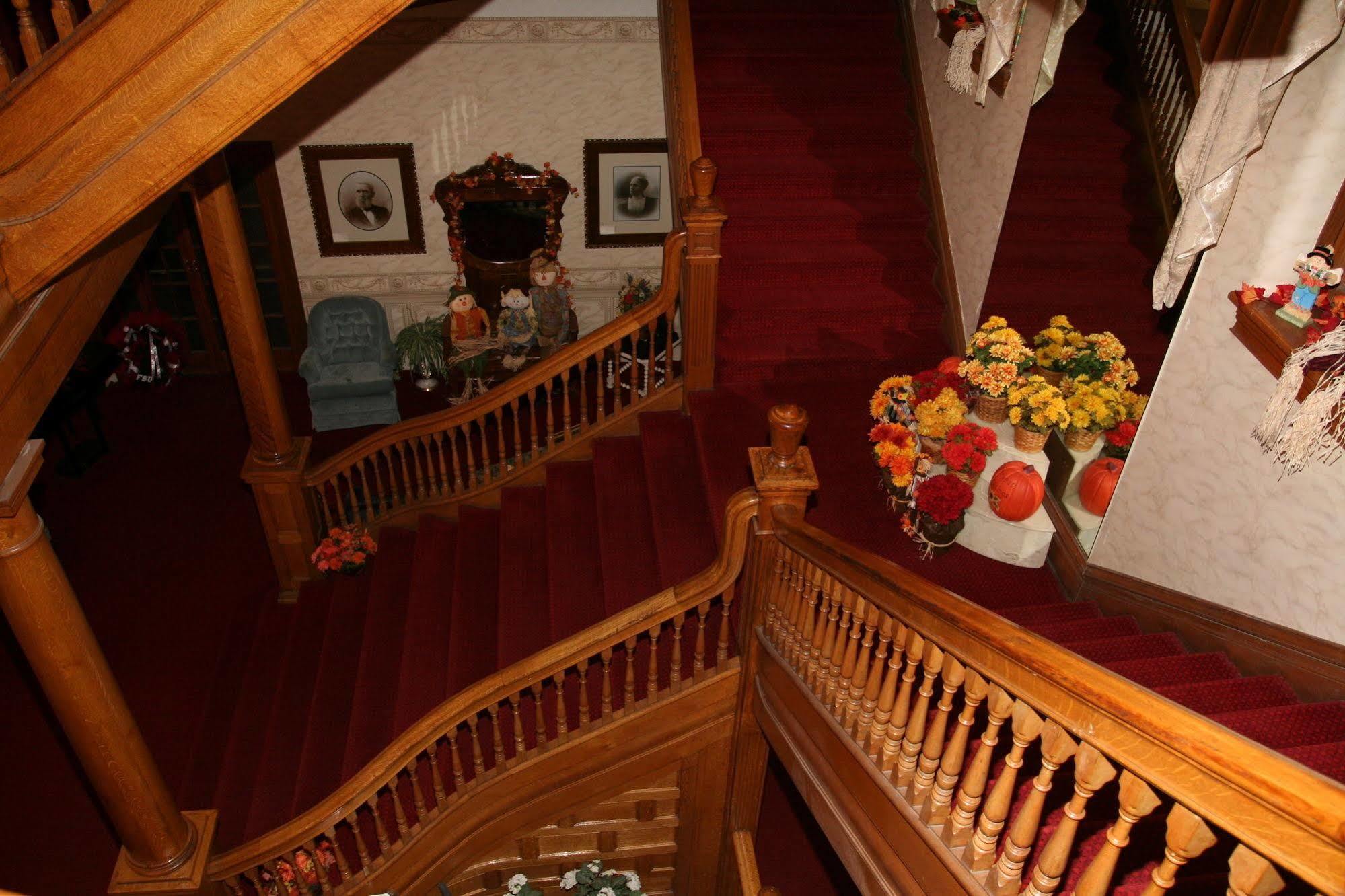 Hotel Gunter Frostburg Екстериор снимка