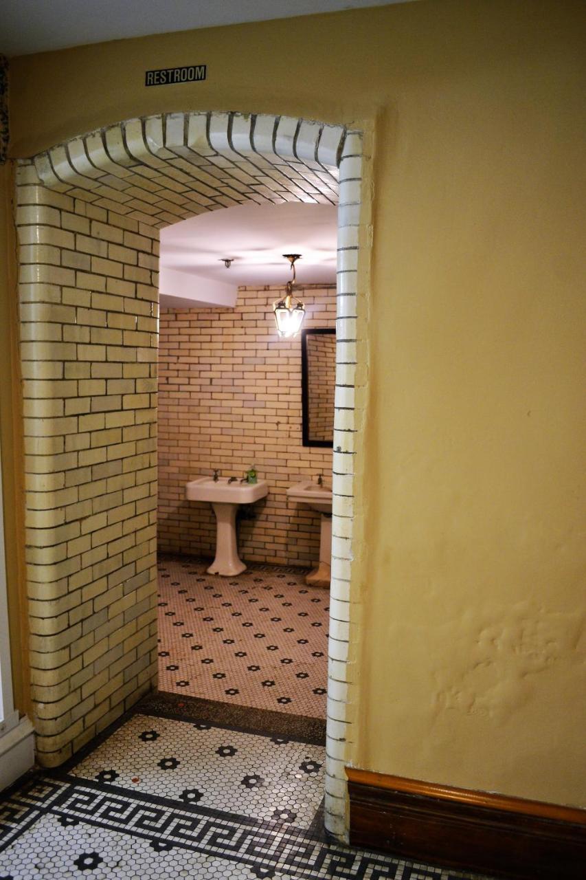 Hotel Gunter Frostburg Екстериор снимка